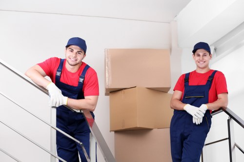 Moving truck support for homes in Lower Morden
